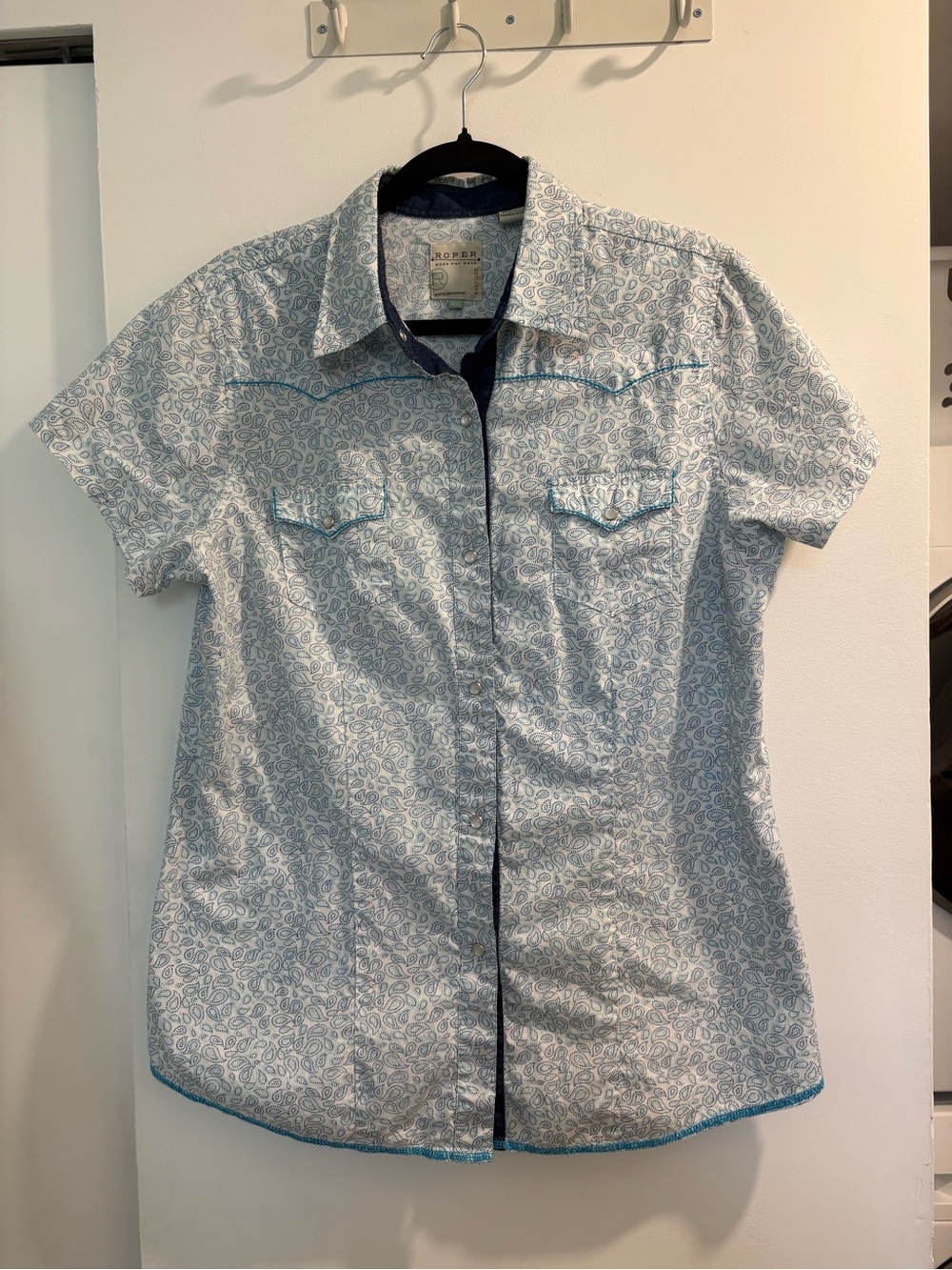 Roper women’s XL Light Blue Paisley Button-Up Shirt with Contrast Trim